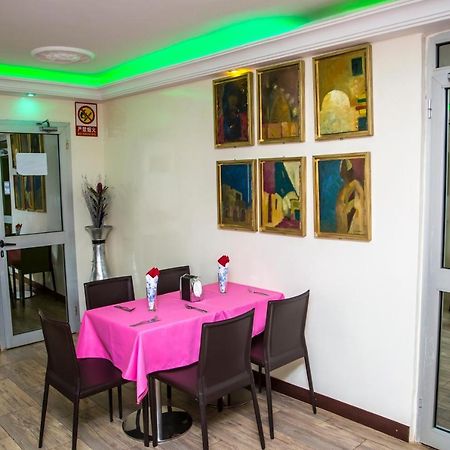 ניאמיי Hotel Univers 3 Aeroport Luxe מראה חיצוני תמונה