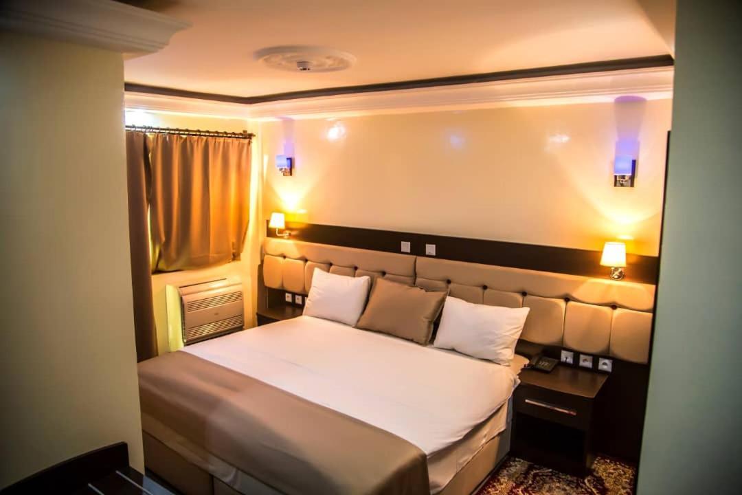 ניאמיי Hotel Univers 3 Aeroport Luxe מראה חיצוני תמונה