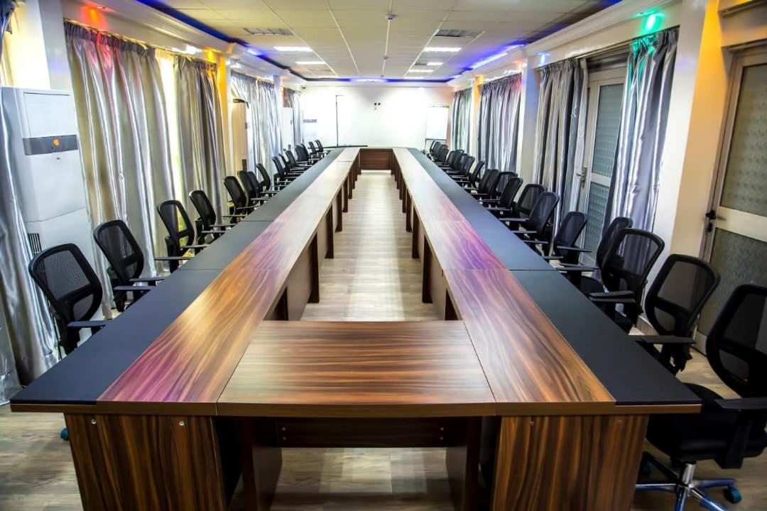 ניאמיי Hotel Univers 3 Aeroport Luxe מראה חיצוני תמונה