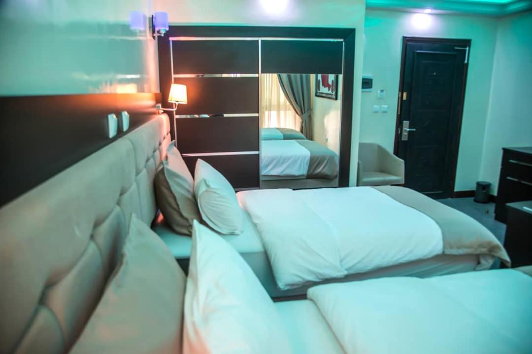 ניאמיי Hotel Univers 3 Aeroport Luxe מראה חיצוני תמונה