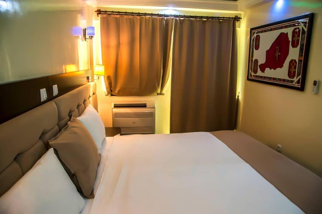 ניאמיי Hotel Univers 3 Aeroport Luxe מראה חיצוני תמונה
