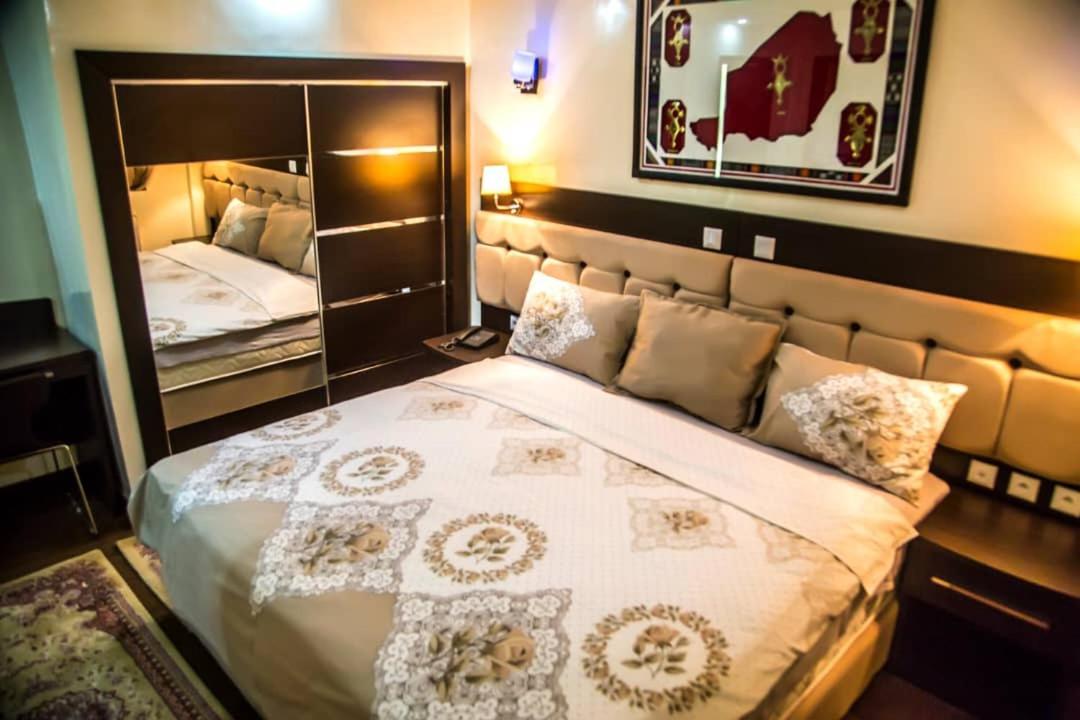 ניאמיי Hotel Univers 3 Aeroport Luxe מראה חיצוני תמונה