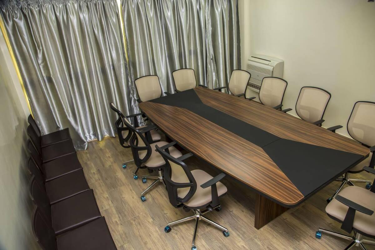 ניאמיי Hotel Univers 3 Aeroport Luxe מראה חיצוני תמונה