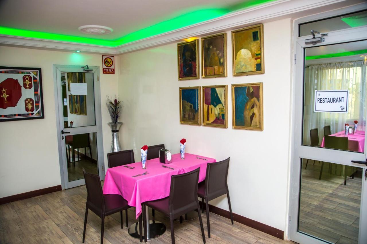 ניאמיי Hotel Univers 3 Aeroport Luxe מראה חיצוני תמונה